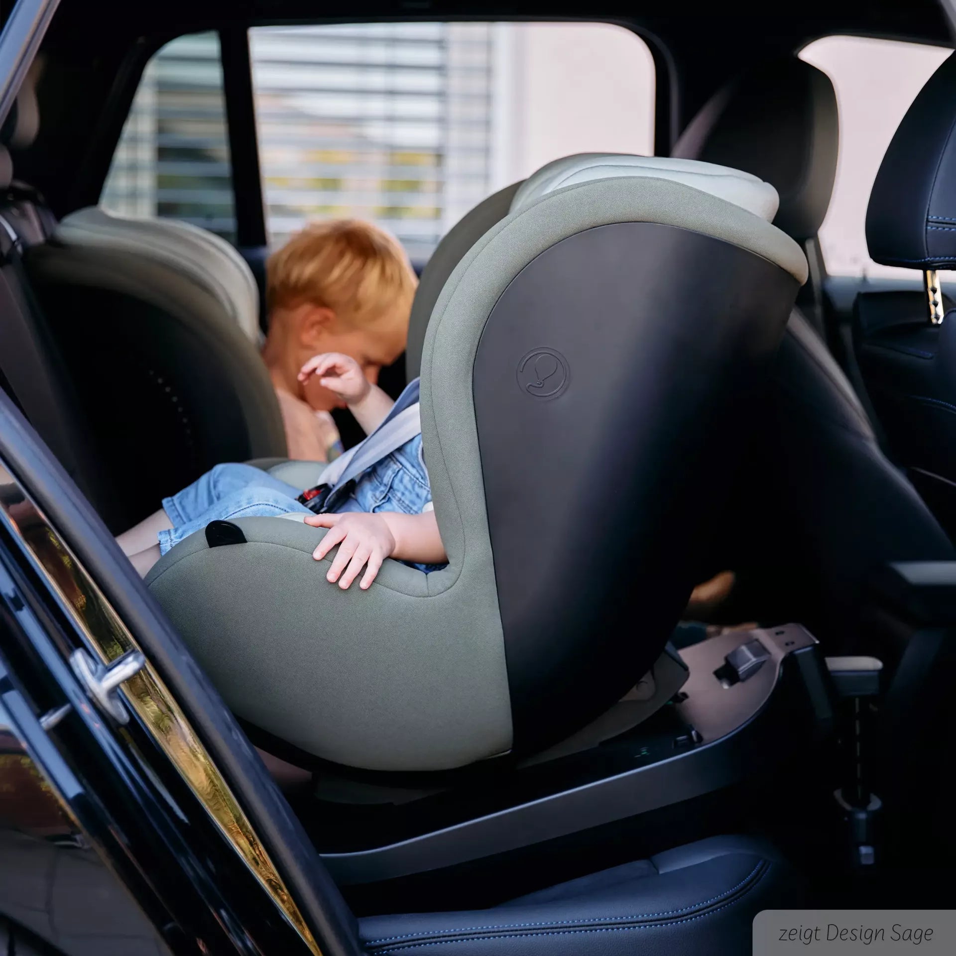Lily i-Size Car Seat (from birth to 4 years)